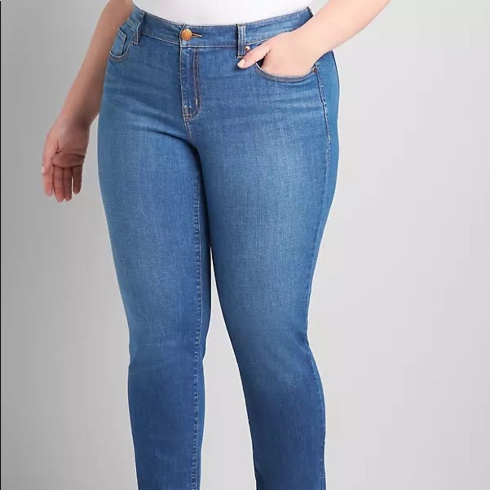 LANE Bryant Signature Fit Straight‎ Jean- Medium Wash